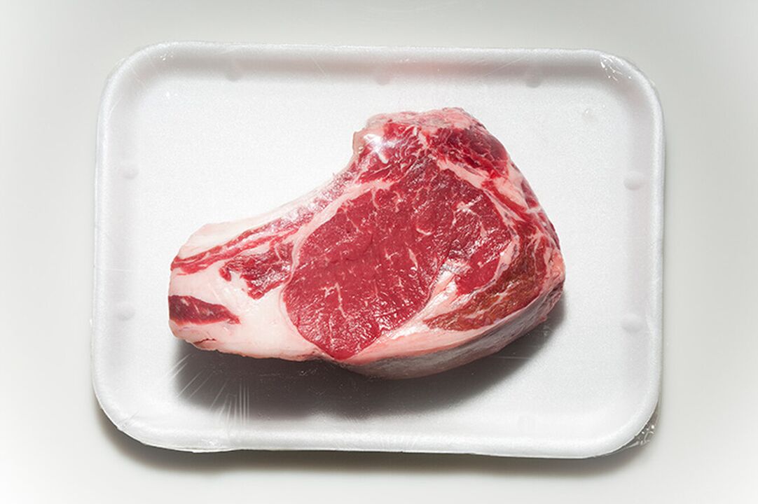 许多食物，例如红肉，都被排除在痛风饮食的菜单之外。